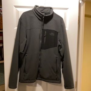 men’s north face fleece jacket size M